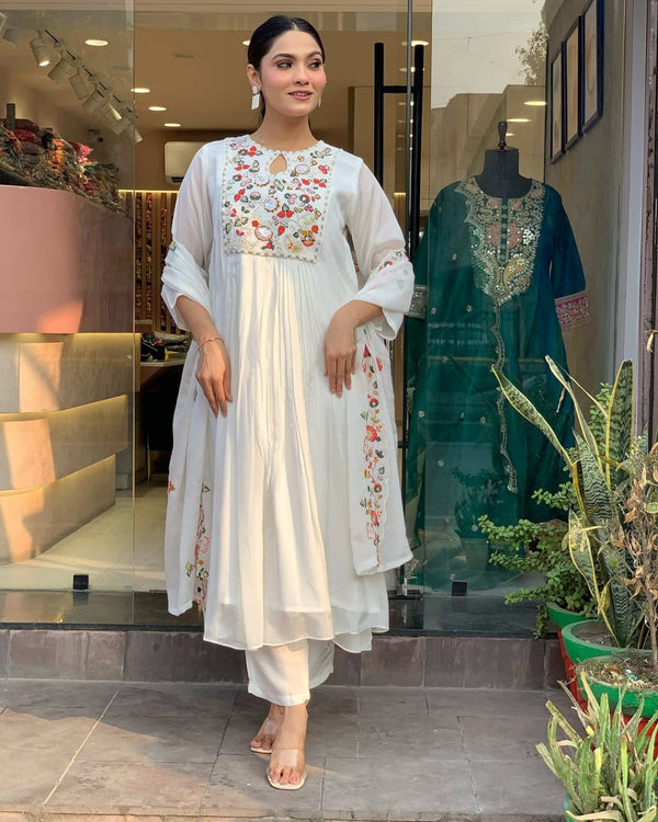 Beautiful Embroidery Kurta Set With Malmal Dupatta